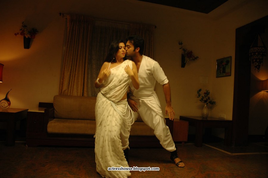 Sada hot Mythili Movie Stills